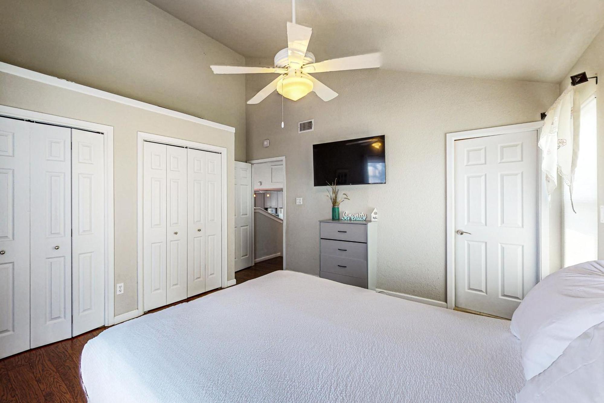 Lost Colony IV Port Aransas Room photo